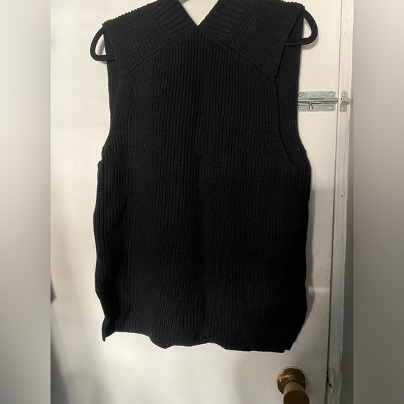H&M Sweater Vest - Picture 2 of 2
